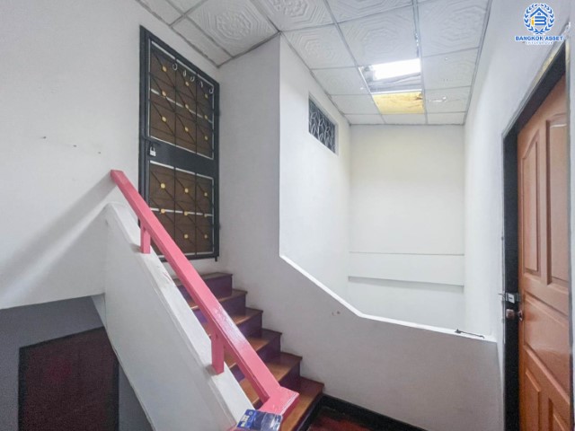 ทาวน์เฮ้าส์มือสองย่านนนทบุรี ม.ศิริชัย1 พิบูลสงคราม 22 บนเนื้อที่ 18.1 ตร.ว. ฟังก์ชัน 3 ห้องนอน 2 ห้องน้ำ 1 ที่จอดรถ แถมฟรี! 4 เครื่องปรับอากาศ ทำเลเดินทางสะดวก สิ่งอำนวยความสะดวกเพียบ ใกล้จุดขึ้นทางด่วน "ศรีรัช" และรถไฟฟ้าสถานี "แยกติวานนท์"...